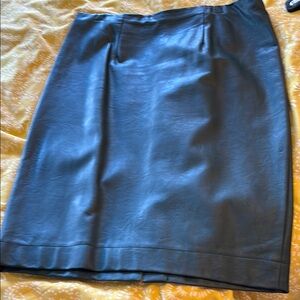 Ann Taylor faux leather skirt - deep green, size 10